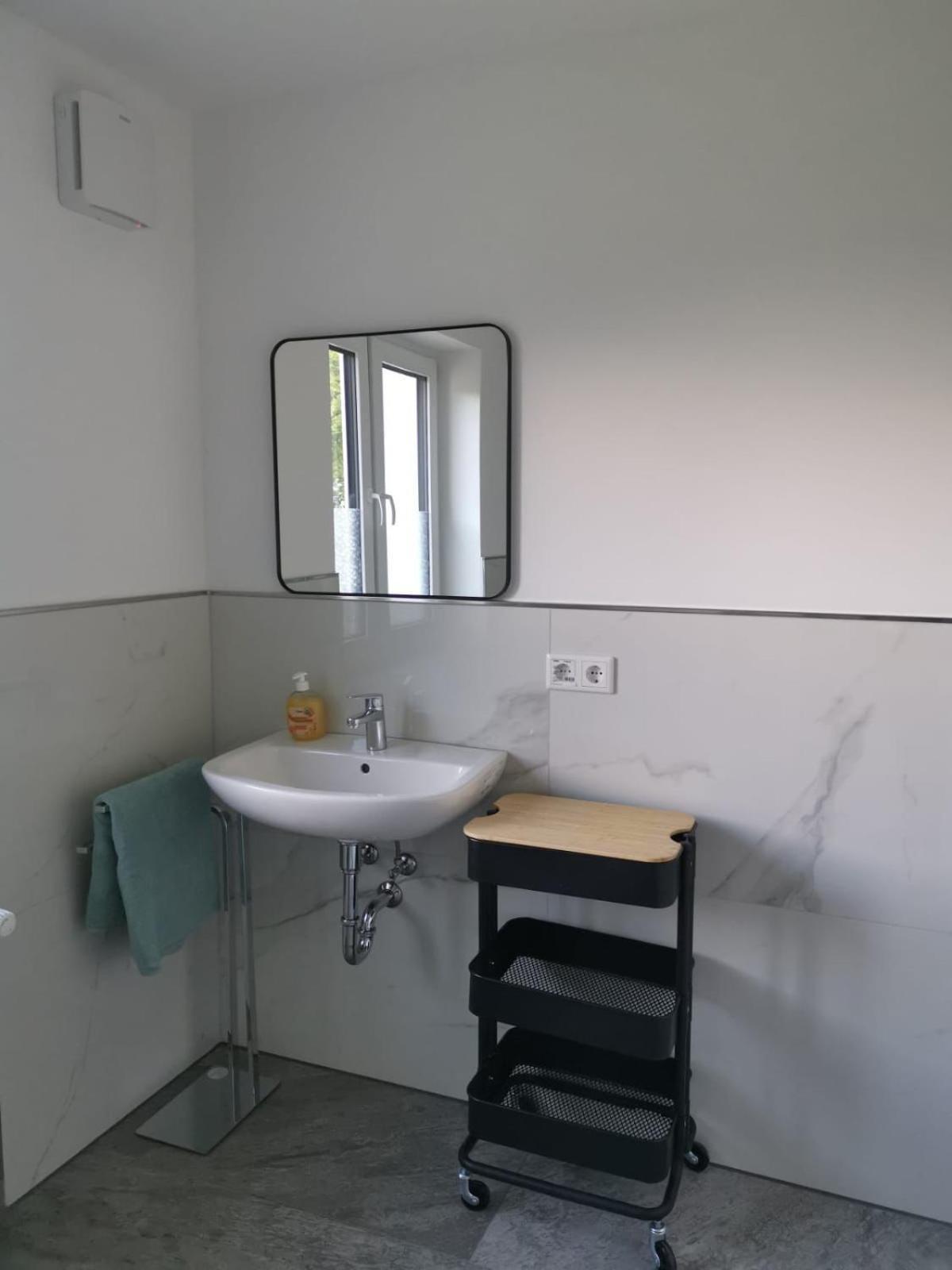 Modernes Stilvoll Eingerichtetes Appartement Rösrath Eksteriør bilde